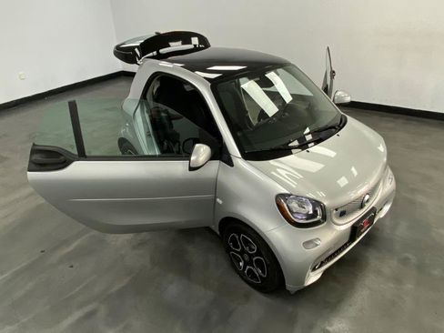 Used 2019 smart fortwo electric drive RWD image 45