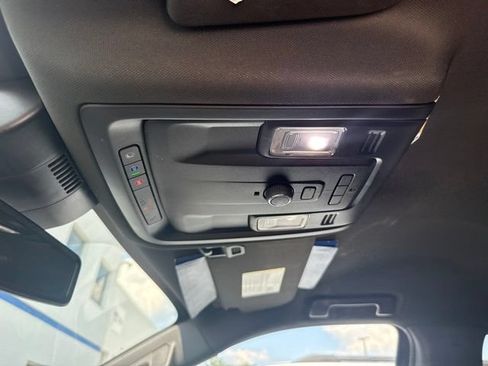 Used 2023 Chevrolet Suburban LT RWD image 44