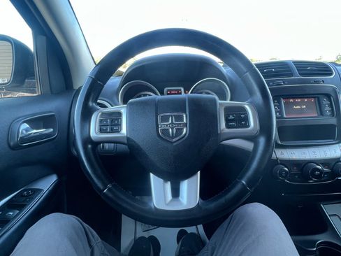 Used 2013 Dodge Journey SE image 17