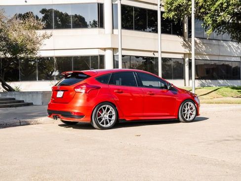 Used 2018 Ford Focus ST w/ Equipment Group 401A image 42