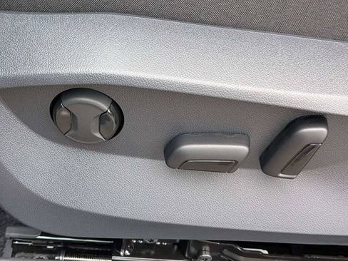 New 2026 Volkswagen Taos SE FWD image 20