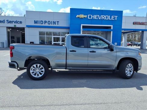 Used 2026 Chevrolet Silverado 1500 Custom image 3