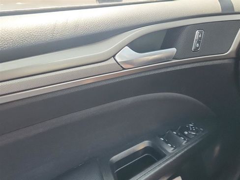 Used 2018 Ford Fusion SE w/ Fusion SE Technology Package FWD image 19