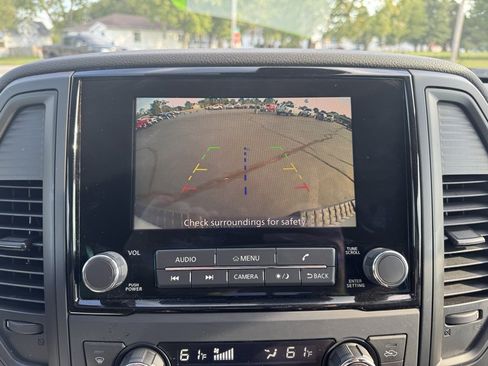 Used 2024 Nissan Titan SV w/ SV Convenience Package image 12