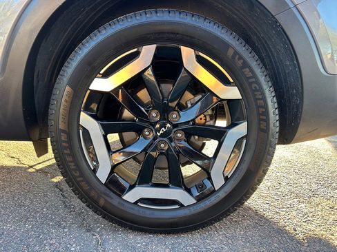 Used 2023 Kia Telluride S image 10