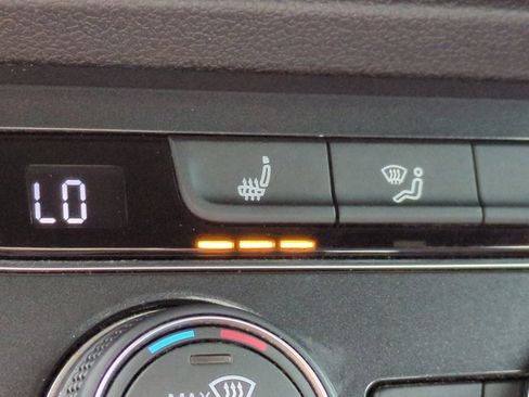 Used 2021 Volkswagen Tiguan SE R-Line image 23