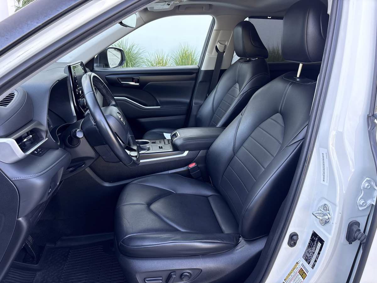 Used 2020 Toyota Highlander XLE FWD image 20