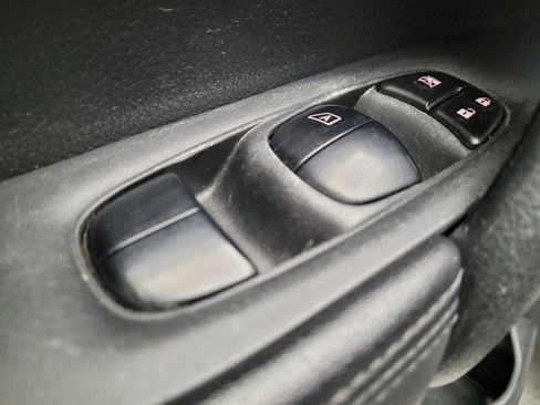 Used 2019 Nissan Rogue SV FWD image 27