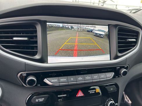Used 2019 Hyundai Ioniq Limited image 19