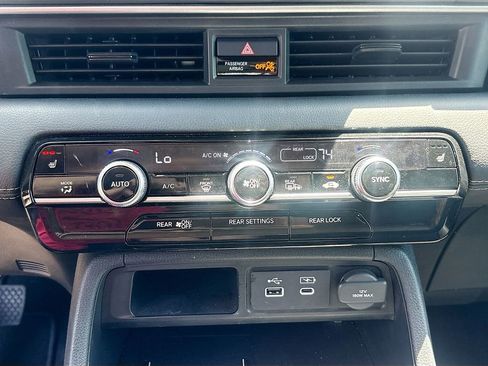 Used 2025 Honda Pilot Touring image 16