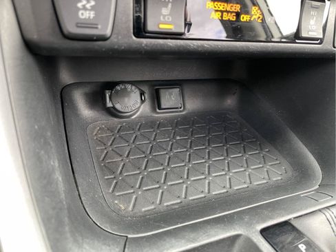 Used 2019 Toyota RAV4 XLE Premium w/ Cold Weather Package AWD/4WD image 30