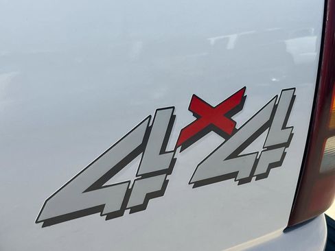 Used 2002 Chevrolet Silverado 2500 LS w/ Electrical Convenience Pkg image 16