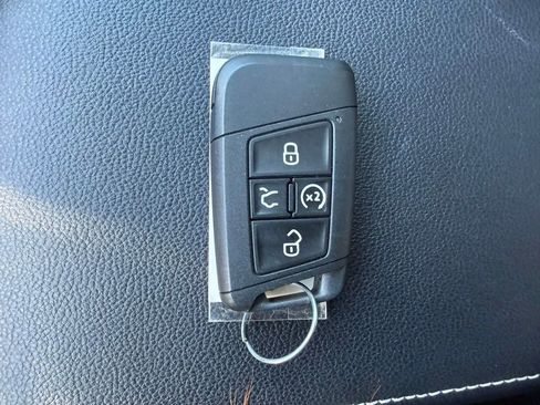 Used 2023 Volkswagen Taos SE w/ Panoramic Sunroof Package AWD/4WD image 26