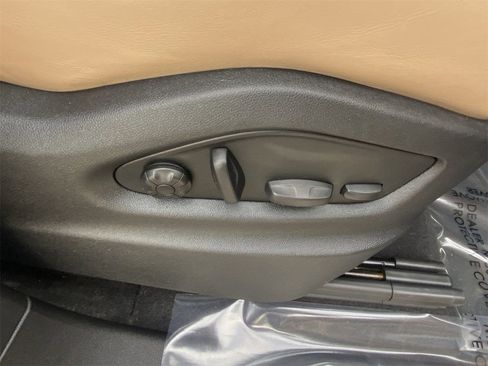 Used 2024 Porsche Cayenne image 11