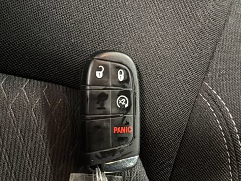 Used 2021 Jeep Renegade Latitude AWD/4WD image 37