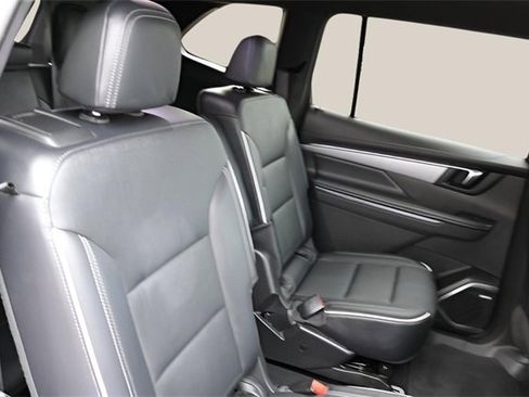 Used 2025 Buick Enclave Preferred image 18