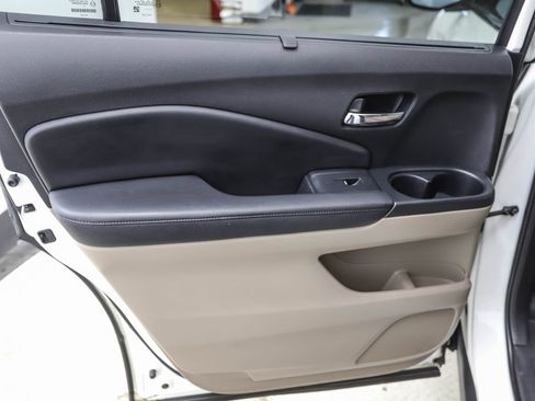 Used 2019 Honda Pilot Touring image 16