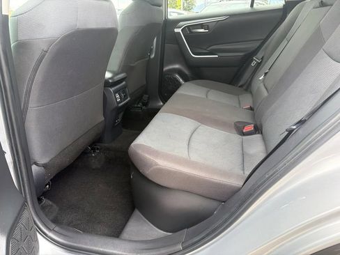 Used 2025 Toyota RAV4 XLE AWD/4WD image 17