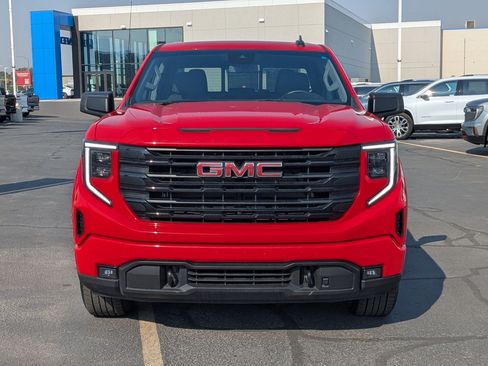 Used 2024 GMC Sierra 1500 Elevation w/ Preferred Package AWD/4WD image 9