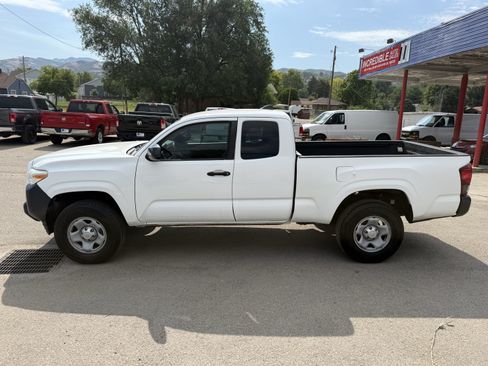 Used 2018 Toyota Tacoma SR RWD image 7