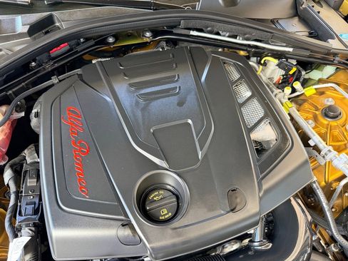 Used 2023 Alfa Romeo Giulia Veloce image 26