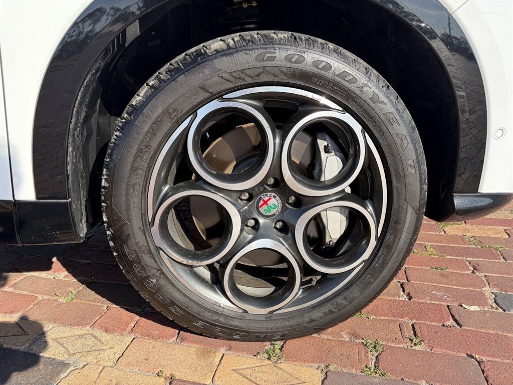 Used 2024 Alfa Romeo Tonale Ti w/ Active Assist Package AWD/4WD image 26