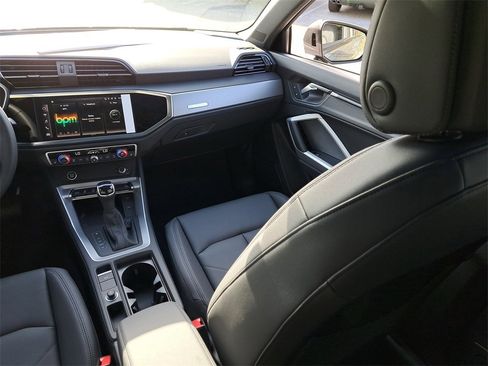 New 2025 Audi Q3 2.0T Premium image 25