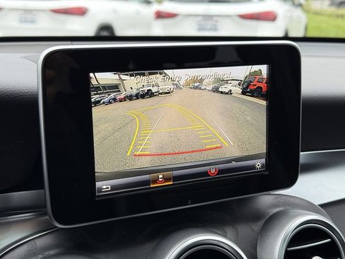 Used 2017 Mercedes-Benz GLC 300 4MATIC image 4