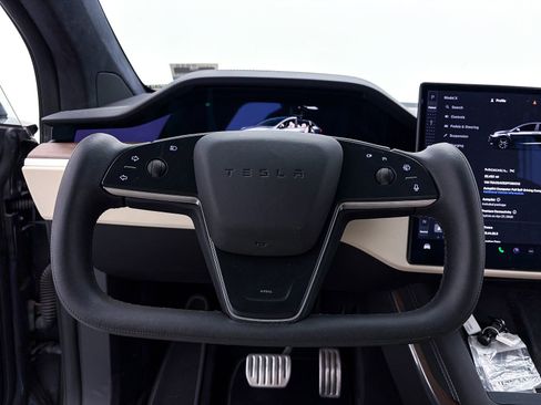 Used 2023 Tesla Model X image 26