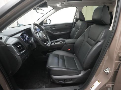 Certified 2024 Nissan Rogue SV w/ SV Premium Package image 7