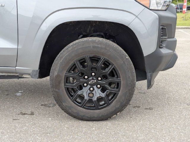 Used 2025 Chevrolet Colorado W/T w/ WT Custom Package RWD image 12