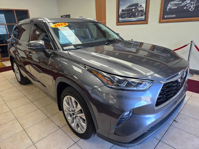 Used 2022 Toyota Highlander Limited AWD/4WD image 4