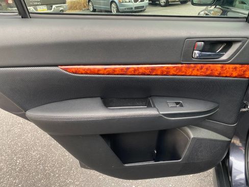 Used 2012 Subaru Outback 2.5i Limited image 23