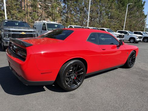 Used 2022 Dodge Challenger R/T Scat Pack w/ Shaker Package RWD image 9