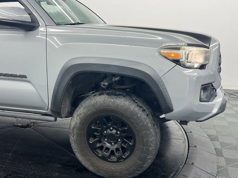 Used 2018 Toyota Tacoma TRD Off-Road image 6