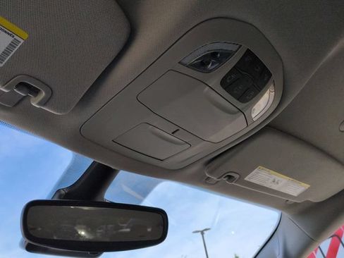 Certified 2024 Chrysler Pacifica Touring-L FWD image 20