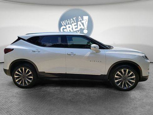 Used 2025 Chevrolet Blazer Premier w/ Driver Confidence II Package AWD/4WD image 2