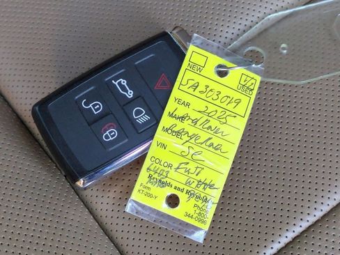 Used 2025 Land Rover Range Rover SE image 36