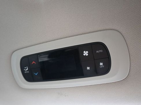 Used 2023 Chrysler Pacifica Touring-L image 43