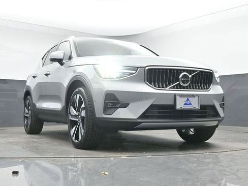 Used 2024 Volvo XC40 B5 Plus w/ Climate Package AWD/4WD image 38
