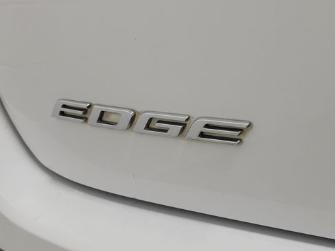 Used 2018 Ford Edge SEL w/ Equipment Group 201A FWD image 8