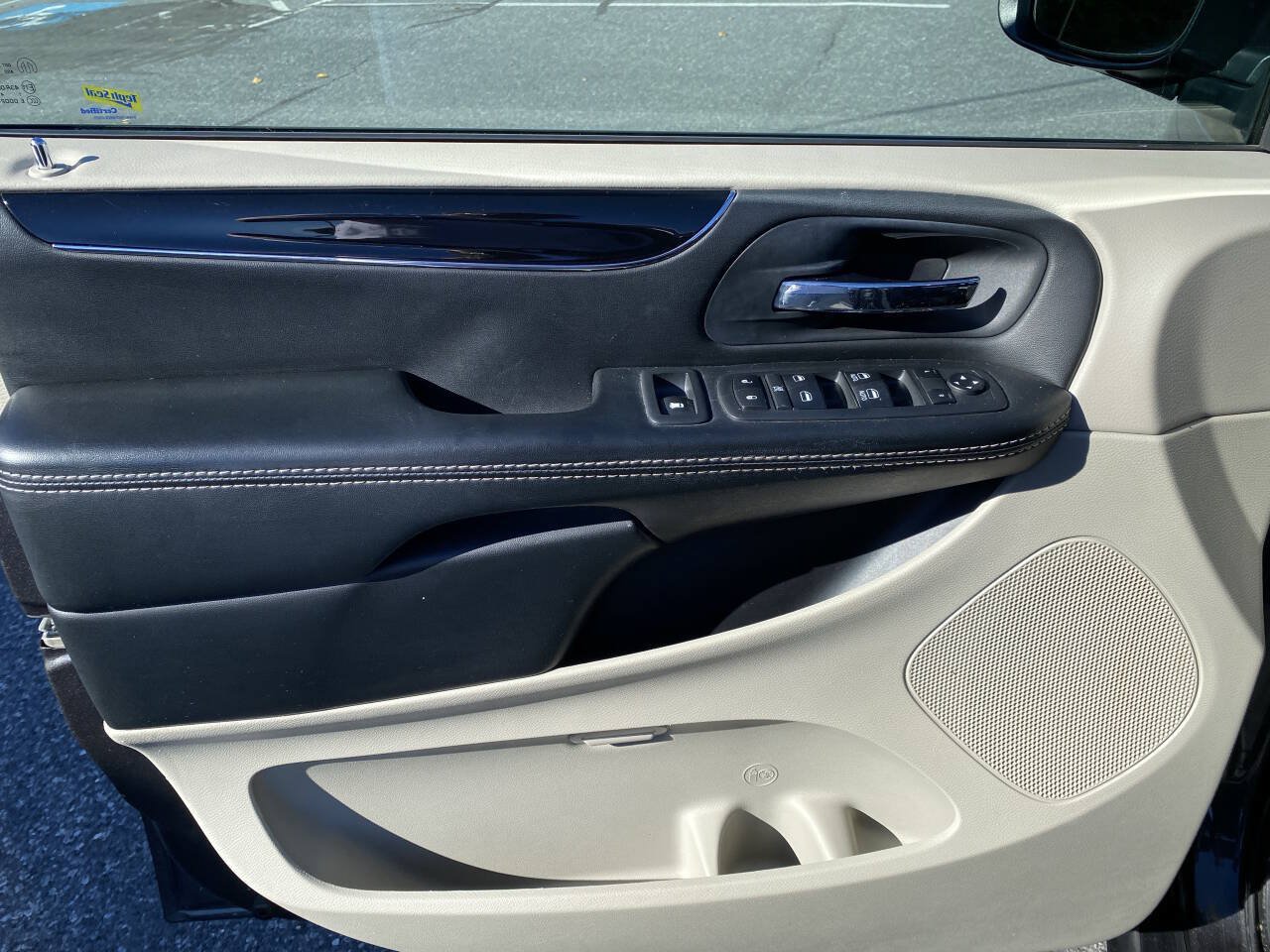 Used 2018 Dodge Grand Caravan SXT FWD image 9