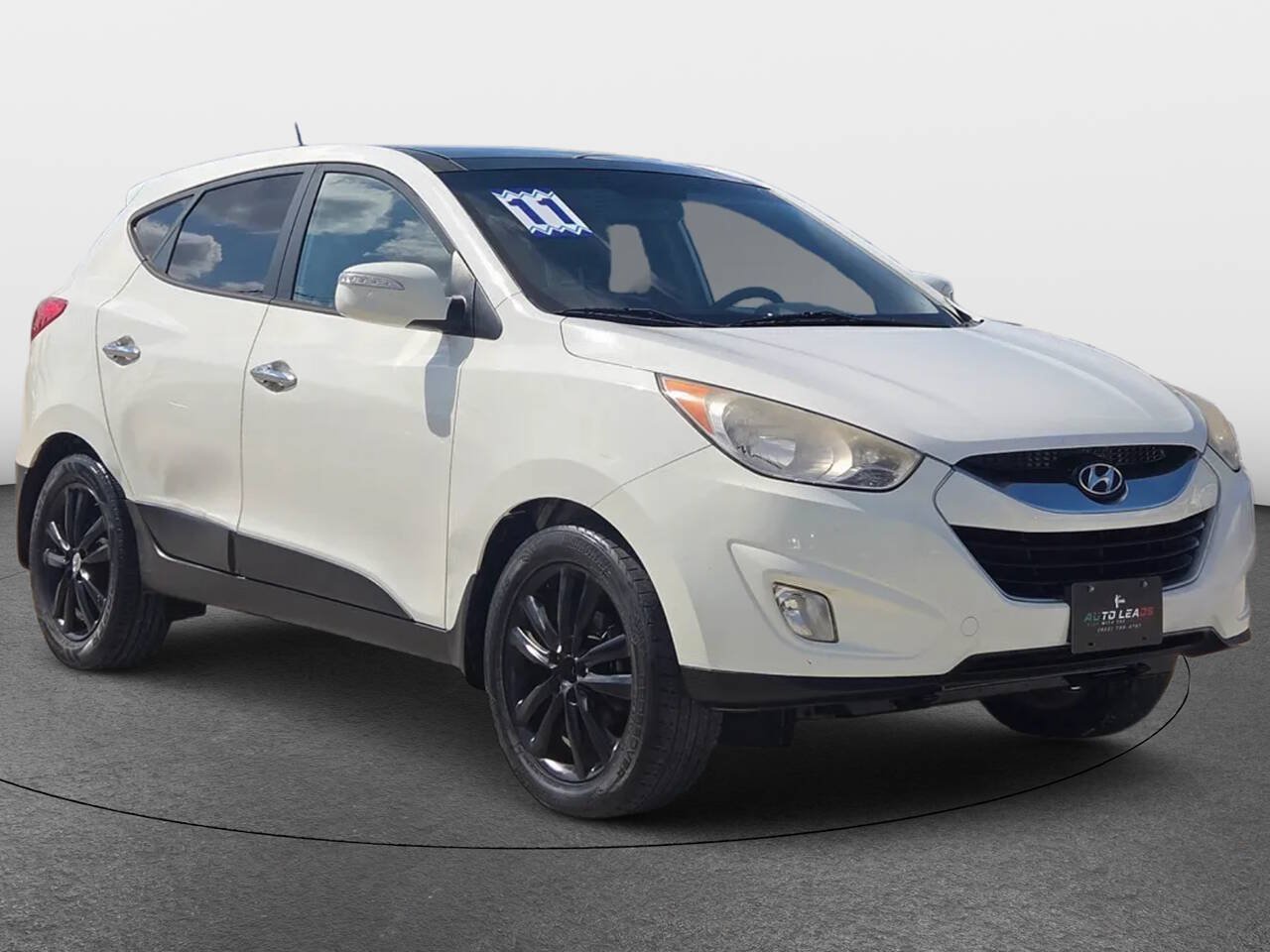 Used 2011 Hyundai Tucson Limited w/ Premium Pkg 3 FWD image 2