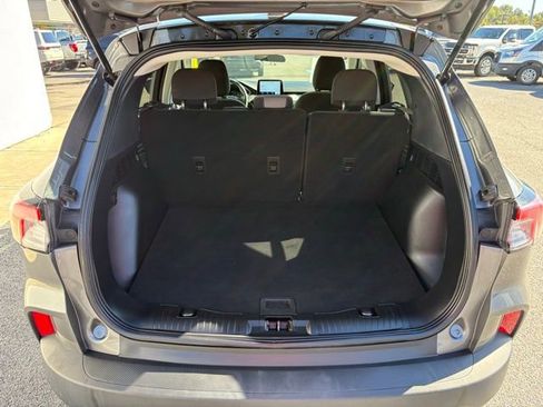 Used 2022 Ford Escape SE image 32
