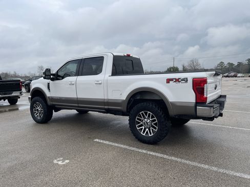 Used 2019 Ford F250 Lariat w/ Lariat Ultimate Package image 3