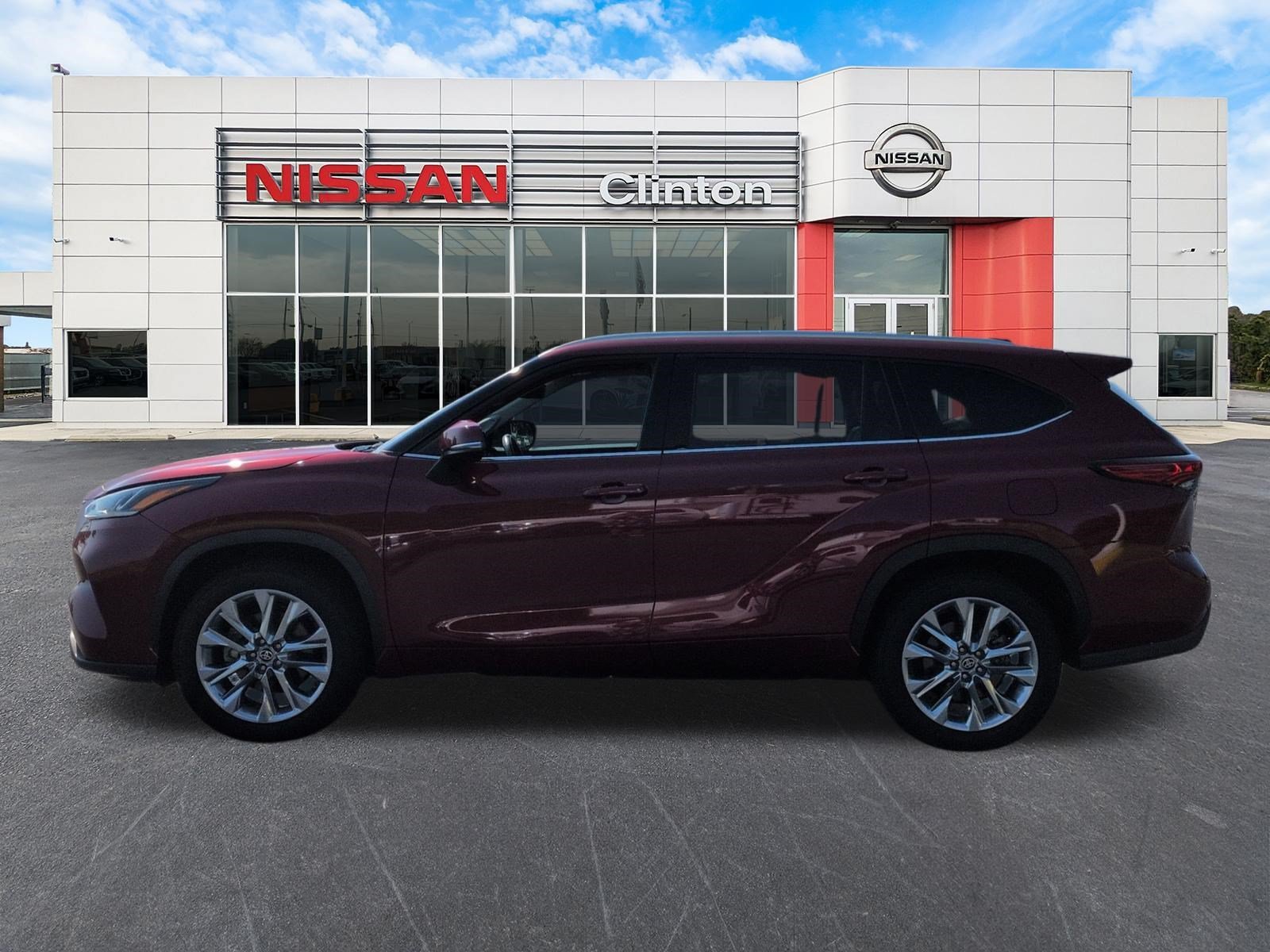 Used 2023 Toyota Highlander Limited FWD image 6