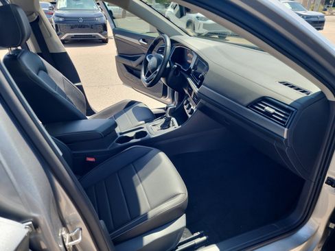 Used 2023 Volkswagen Jetta SE FWD image 19