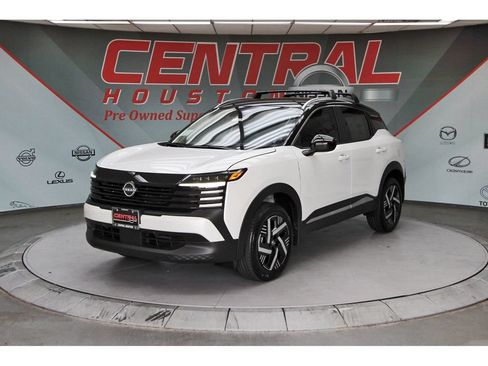 New 2026 Nissan Kicks SV w/ Charging Package FWD image 2