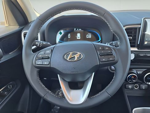 Used 2025 Hyundai Venue SEL image 26