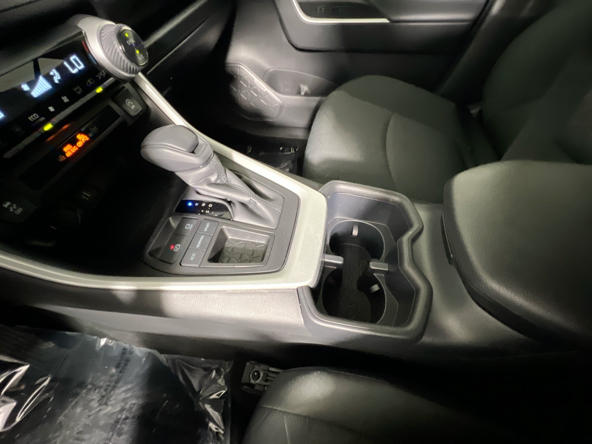 Used 2025 Toyota RAV4 XLE FWD image 25